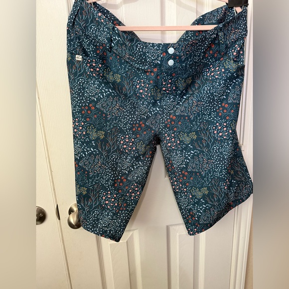 Wild Rye Pants - WILD RYE Size 18 Green Peach Floral Print Bike Shorts MTB Stretch Womens